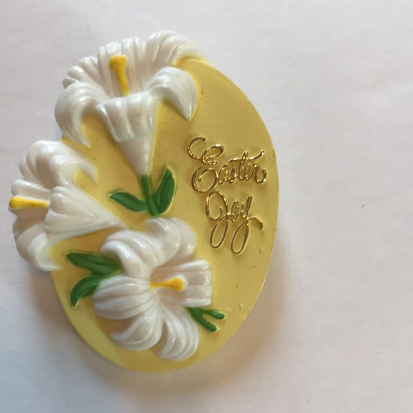 Easter Pins Plastic Vintage Spring Holiday Celebration - Picture 5 of 9